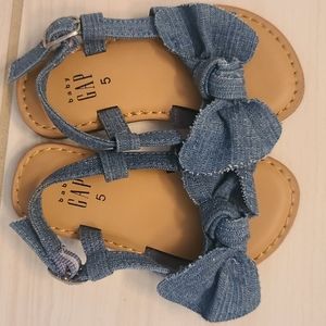 Gap baby/toddler shoes (size 5)